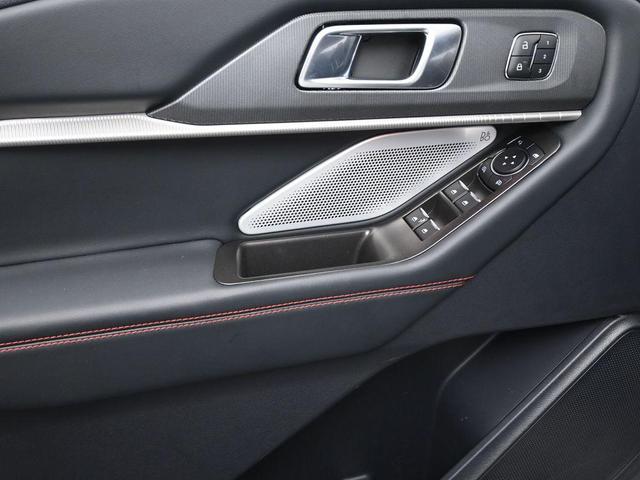 Photo of 2025 White Metallic Ford Explorer