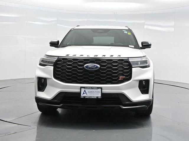 Photo of 2025 White Metallic Ford Explorer