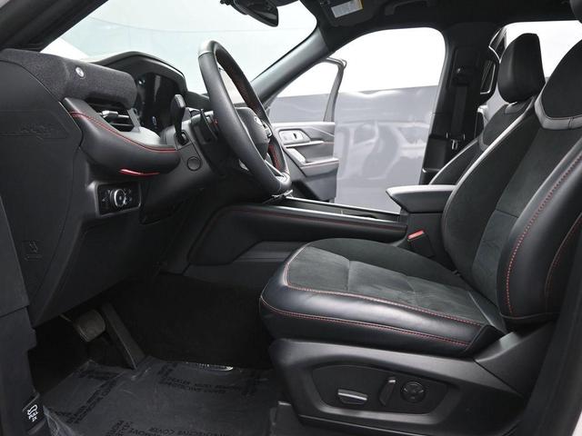 Photo of 2025 White Metallic Ford Explorer