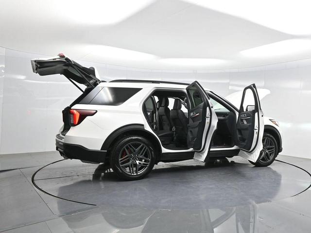 Photo of 2025 White Metallic Ford Explorer