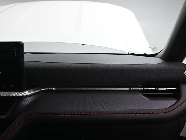 Photo of 2025 White Metallic Ford Explorer