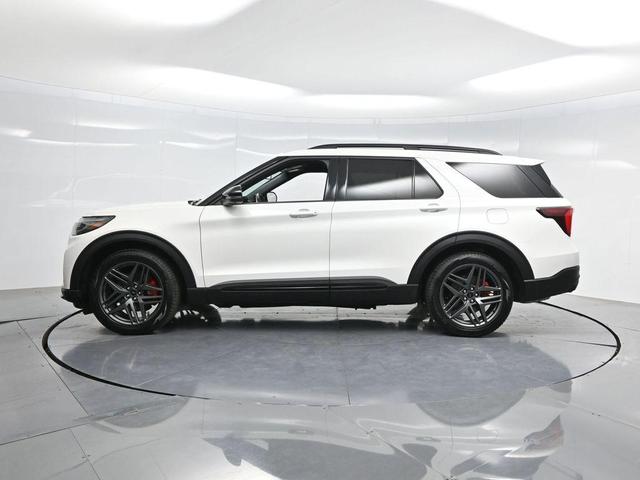 Photo of 2025 White Metallic Ford Explorer