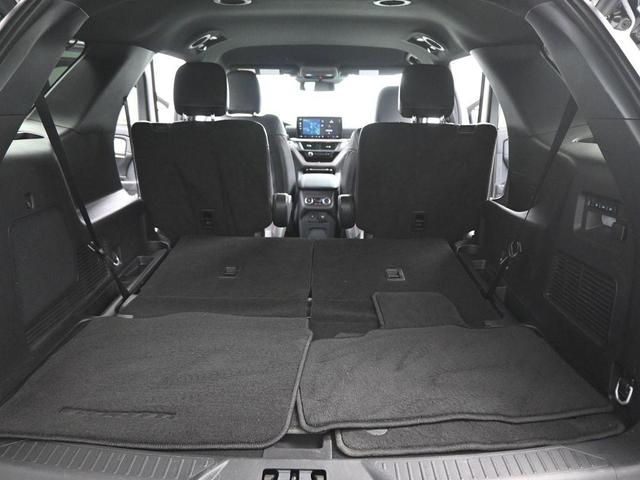 Photo of 2025 White Metallic Ford Explorer