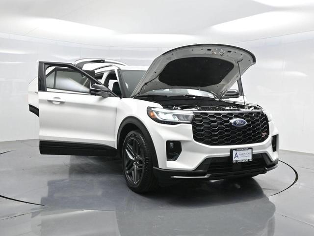 Photo of 2025 White Metallic Ford Explorer