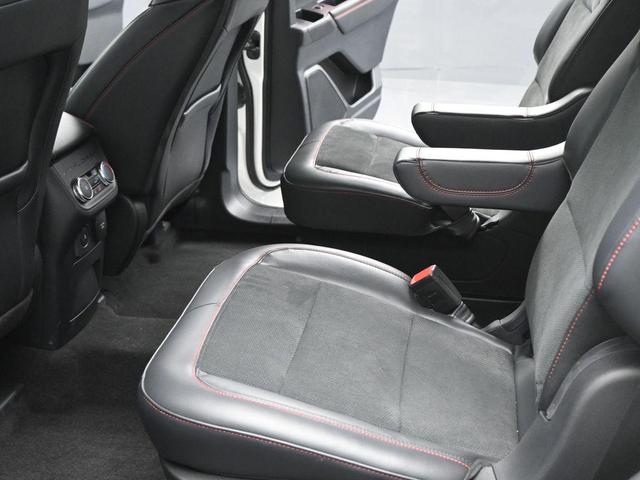 Photo of 2025 White Metallic Ford Explorer