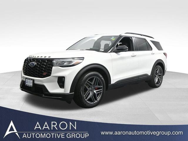 Photo of 2025 White Metallic Ford Explorer