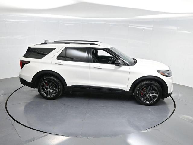Photo of 2025 White Metallic Ford Explorer
