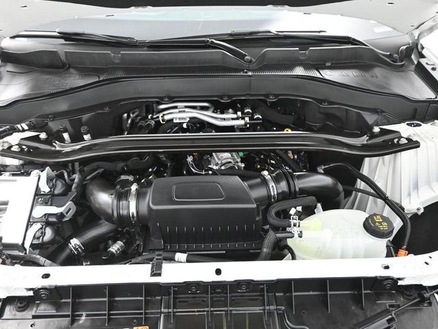 Photo of 2025 White Metallic Ford Explorer