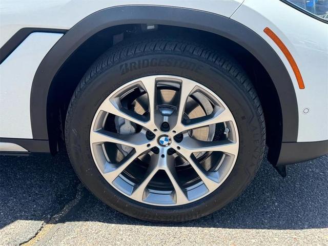 Photo of 2022 White Metallic BMW X6