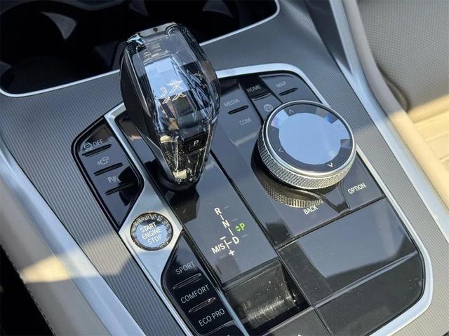 Photo of 2022 White Metallic BMW X6