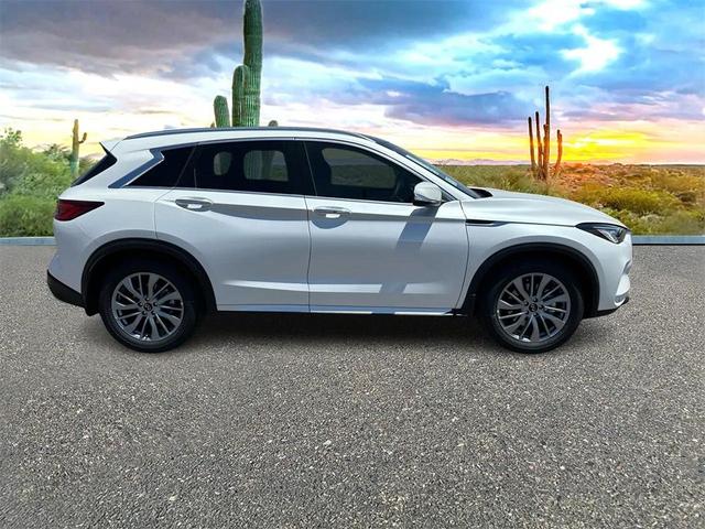 Photo of 2025 Radiant White INFINITI QX50