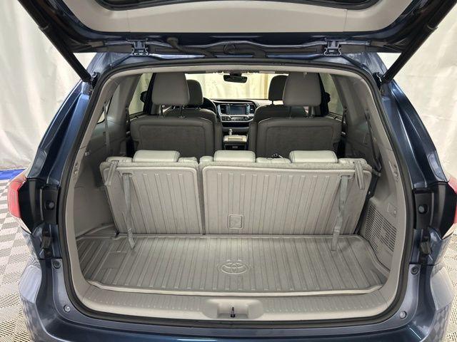 Photo of 2017 Celestial Silver Metallic Toyota Highlander