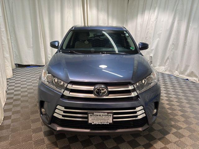 Photo of 2017 Celestial Silver Metallic Toyota Highlander