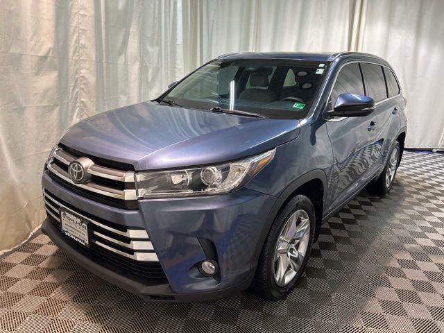 Photo of 2017 Celestial Silver Metallic Toyota Highlander