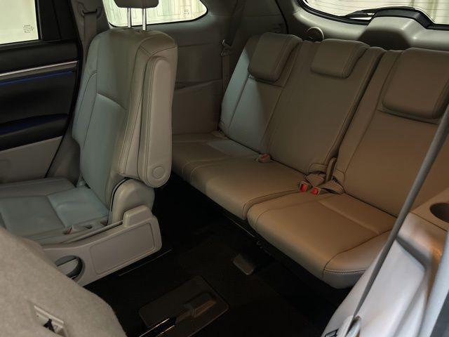 Photo of 2017 Celestial Silver Metallic Toyota Highlander