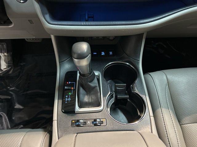 Photo of 2017 Celestial Silver Metallic Toyota Highlander