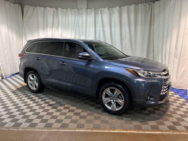 Photo of 2017 Celestial Silver Metallic Toyota Highlander