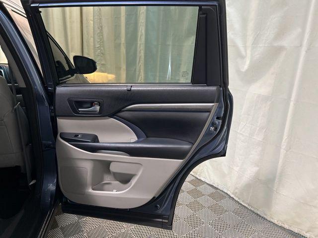 Photo of 2017 Celestial Silver Metallic Toyota Highlander