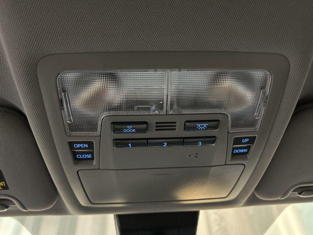 Photo of 2017 Celestial Silver Metallic Toyota Highlander