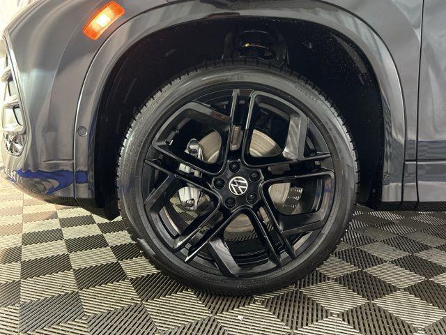 Photo of 2025 Deep Black Pearl Volkswagen Tiguan