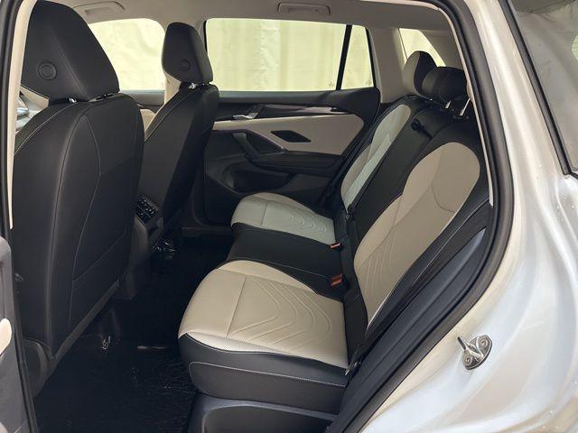 Photo of 2025 Pure White Volkswagen Tiguan