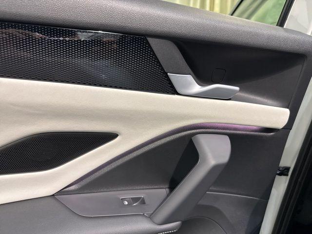 Photo of 2025 Pure White Volkswagen Tiguan