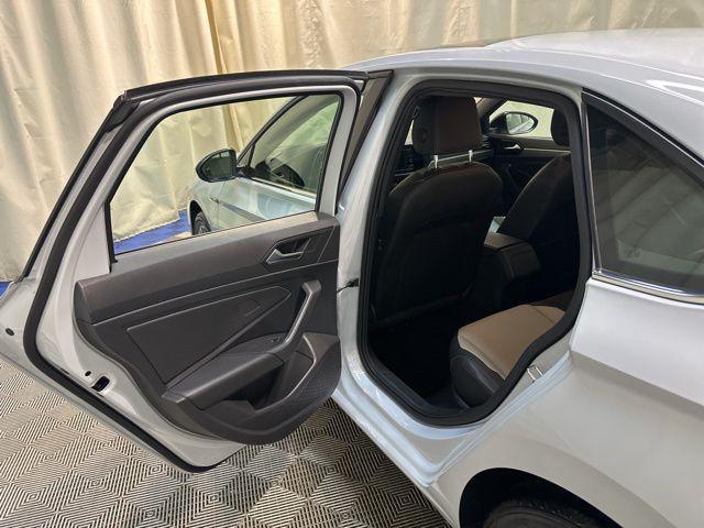 Photo of 2019 White Silver Metallic Volkswagen Jetta