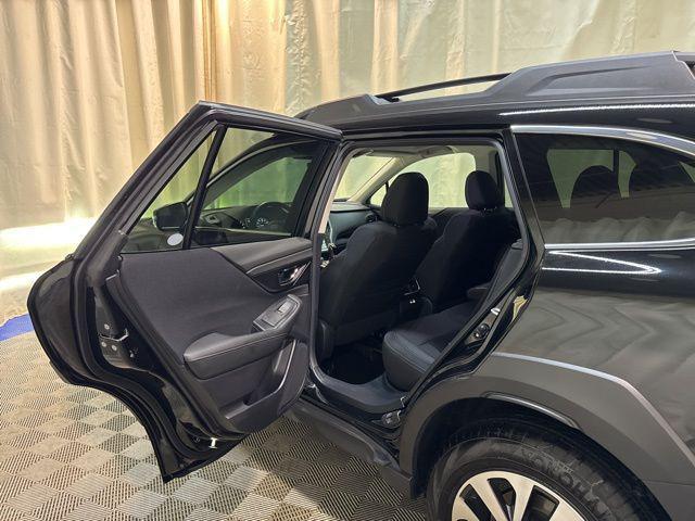 Photo of 2025 Crystal Black Silica Subaru Outback