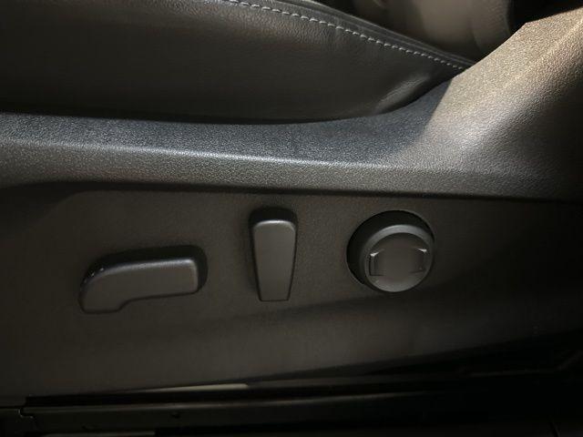 Photo of 2022 Ice Silver Metallic Subaru Ascent