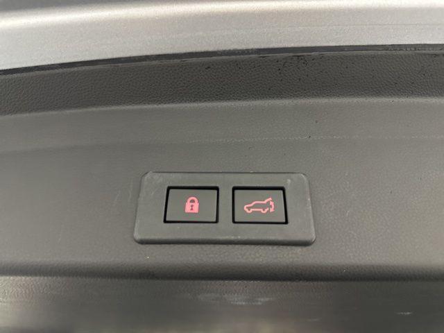 Photo of 2022 Ice Silver Metallic Subaru Ascent