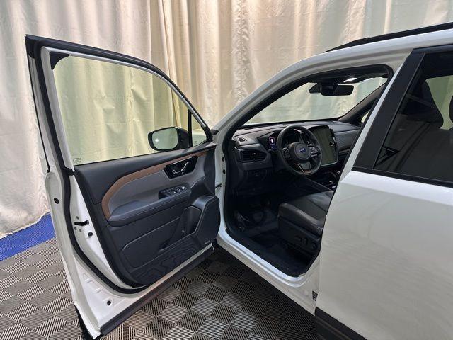 Photo of 2025 Crystal White Pearl Subaru Forester