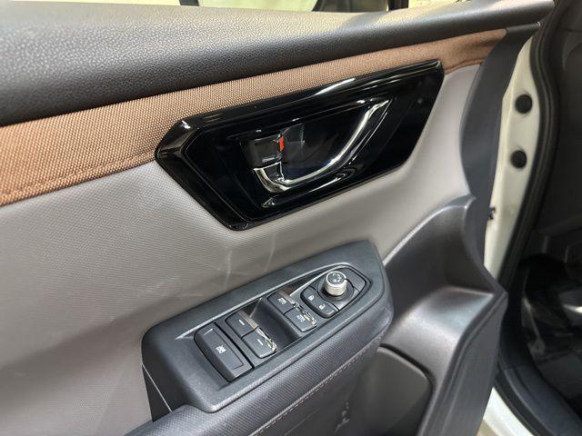 Photo of 2025 Crystal White Pearl Subaru Forester