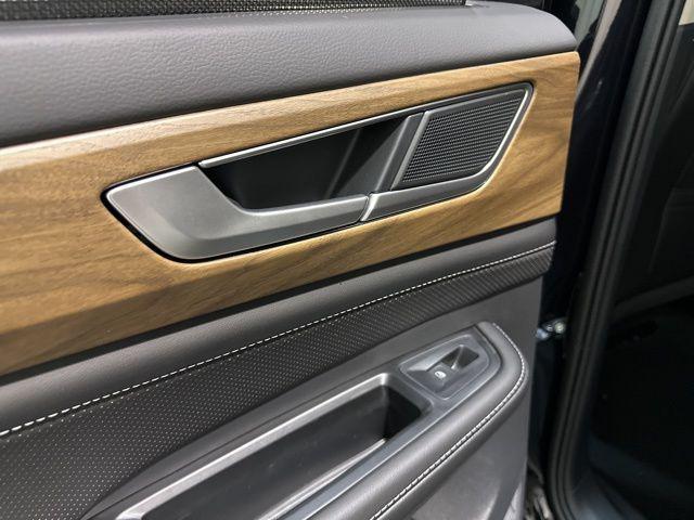 Photo of 2025 Deep Black Pearl Volkswagen Atlas