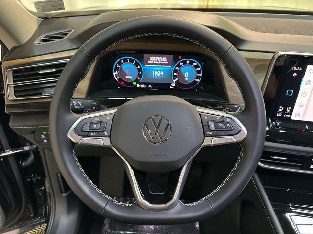 Photo of 2025 Deep Black Pearl Volkswagen Atlas