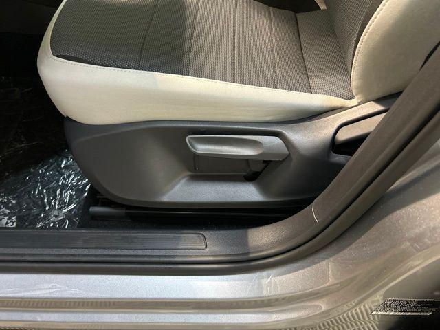 Photo of 2025 Pyrite Silver Metallic Volkswagen Taos