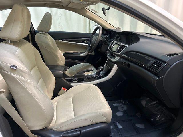Photo of 2015 White Orchid Pearl Honda Accord