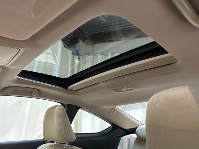Photo of 2015 White Orchid Pearl Honda Accord