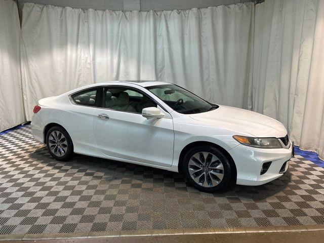 Photo of 2015 White Orchid Pearl Honda Accord