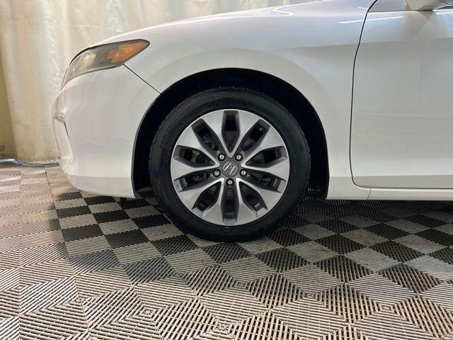 Photo of 2015 White Orchid Pearl Honda Accord