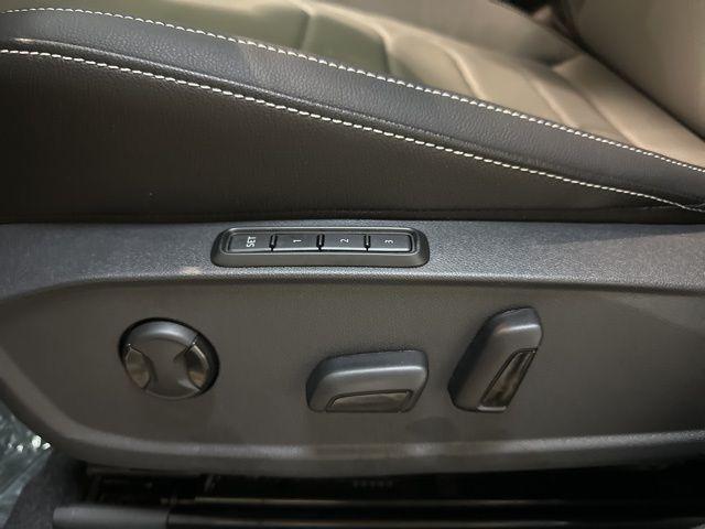 Photo of 2026 Deep Black Pearl Effect Volkswagen Jetta