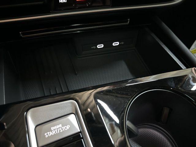 Photo of 2026 Opal White Pearl Volkswagen Atlas