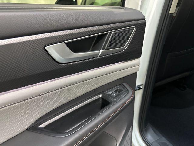 Photo of 2026 Opal White Pearl Volkswagen Atlas