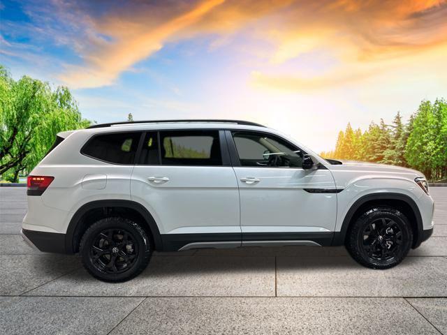 Photo of 2026 Opal White Pearl Volkswagen Atlas