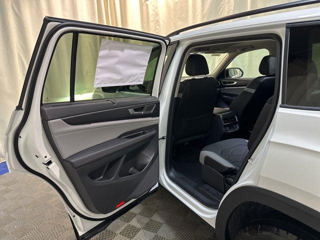 Photo of 2026 Opal White Pearl Volkswagen Atlas