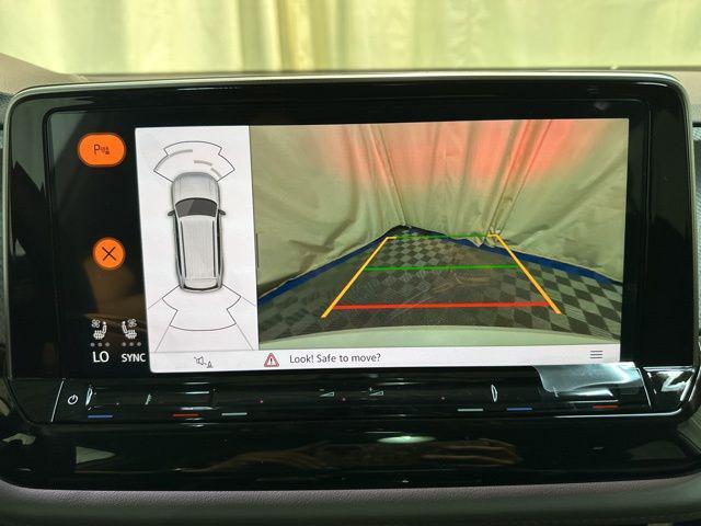 Photo of 2026 Opal White Pearl Volkswagen Atlas