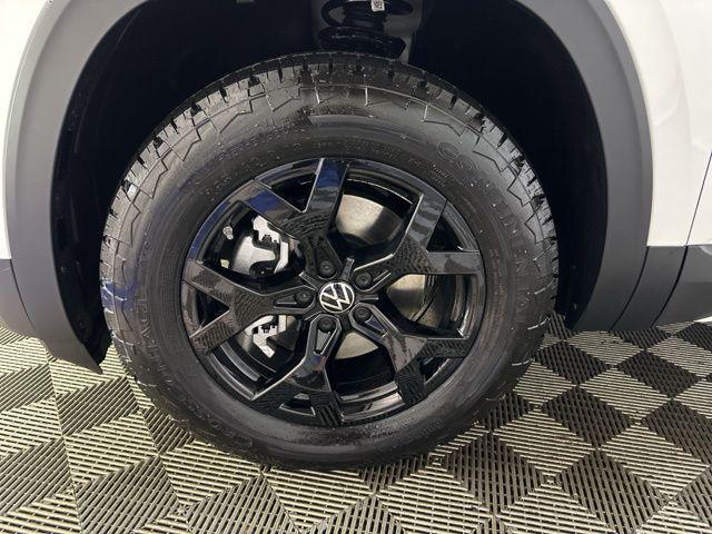 Photo of 2026 Opal White Pearl Volkswagen Atlas
