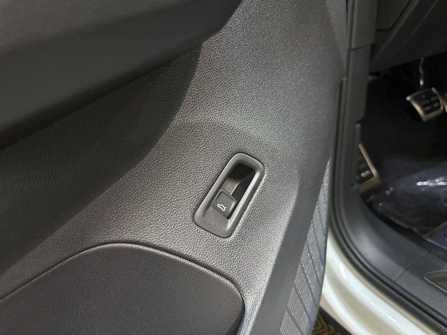 Photo of 2026 Opal White Pearl Volkswagen Atlas