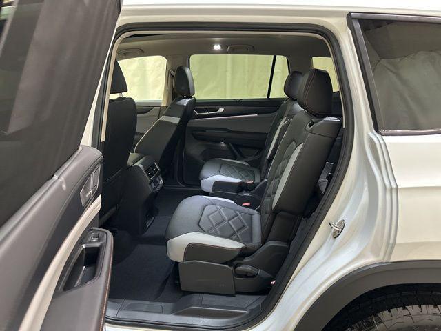 Photo of 2026 Opal White Pearl Volkswagen Atlas