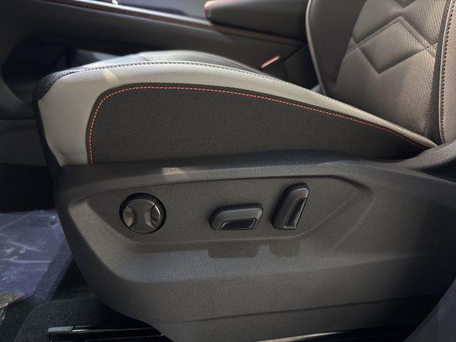 Photo of 2025 Pure White Volkswagen Atlas