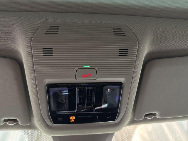 Photo of 2025 Pure White Volkswagen Atlas